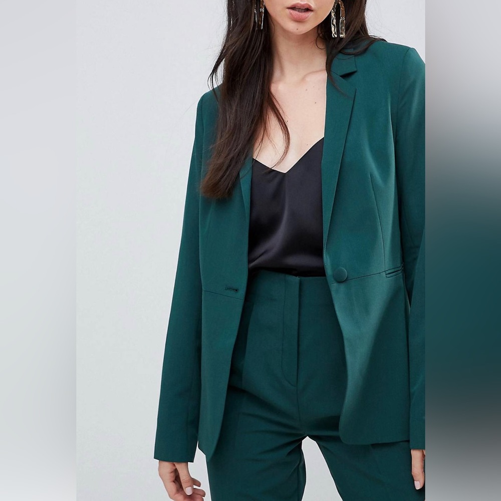 Clothing bundle lightly worn dresses, blazers, Pants sizes vary XL-L.